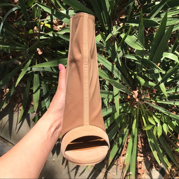 LAST ONE❗️S/6 _Tan Heel Open Toe Booties 👢 - Picture 5 of 8